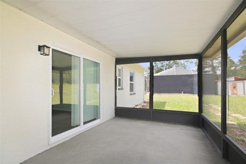 House in Spring Hill, Florida 3 bedrooms, 103.49 sq.m. № 2381140 - photo 12