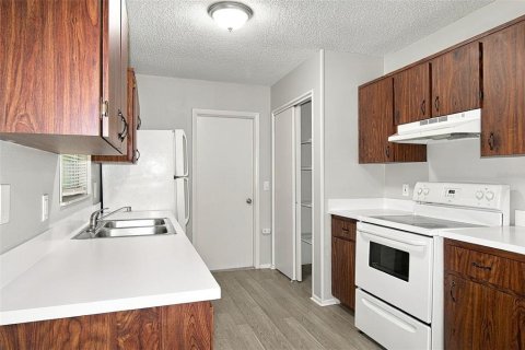 House in Spring Hill, Florida 3 bedrooms, 103.49 sq.m. № 2381140 - photo 5