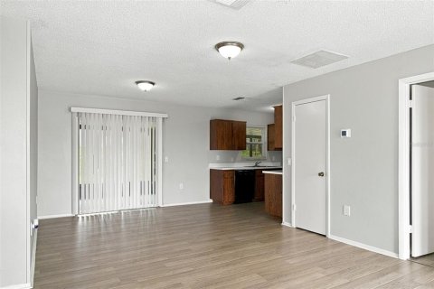 House in Spring Hill, Florida 3 bedrooms, 103.49 sq.m. № 2381140 - photo 8