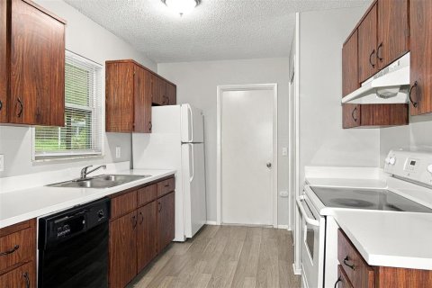 House in Spring Hill, Florida 3 bedrooms, 103.49 sq.m. № 2381140 - photo 6