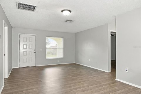 House in Spring Hill, Florida 3 bedrooms, 103.49 sq.m. № 2381140 - photo 4