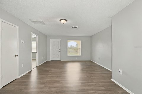House in Spring Hill, Florida 3 bedrooms, 103.49 sq.m. № 2381140 - photo 3