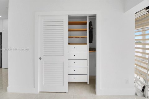 Condominio en venta en North Miami, Florida, 1 dormitorio № 1998502 - foto 16