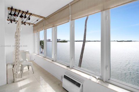 Condominio en venta en North Miami, Florida, 1 dormitorio № 1998502 - foto 15