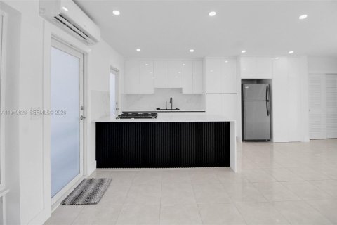 Condominio en venta en North Miami, Florida, 1 dormitorio № 1998502 - foto 10