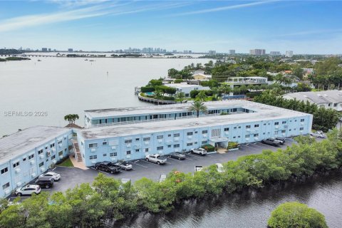Condominio en venta en North Miami, Florida, 1 dormitorio № 1998502 - foto 19
