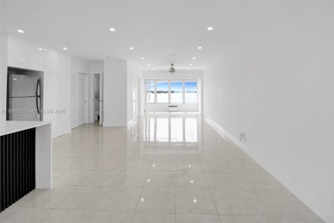 Condominio en venta en North Miami, Florida, 1 dormitorio № 1998502 - foto 8
