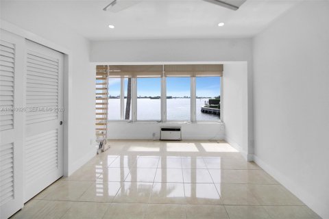 Condominio en venta en North Miami, Florida, 1 dormitorio № 1998502 - foto 13