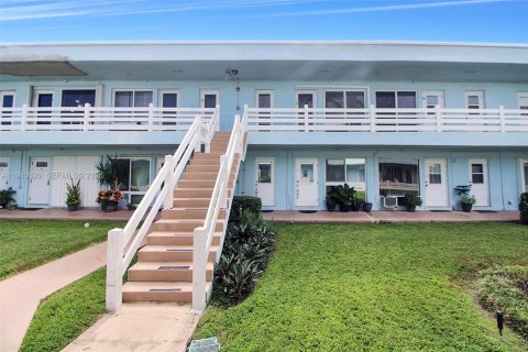 Condominio en venta en North Miami, Florida, 1 dormitorio № 1998502 - foto 5