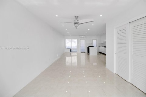 Condominio en venta en North Miami, Florida, 1 dormitorio № 1998502 - foto 7