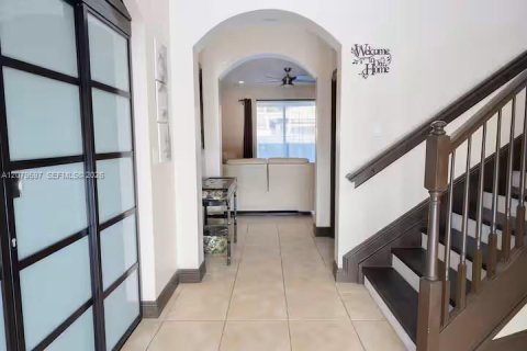 Villa ou maison à vendre à Miami, Floride: 5 chambres, 241.36 m2 № 2331862 - photo 7