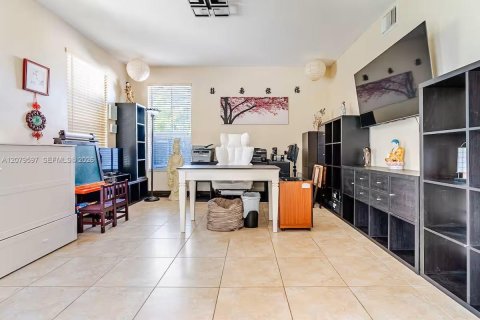 Villa ou maison à vendre à Miami, Floride: 5 chambres, 241.36 m2 № 2331862 - photo 8
