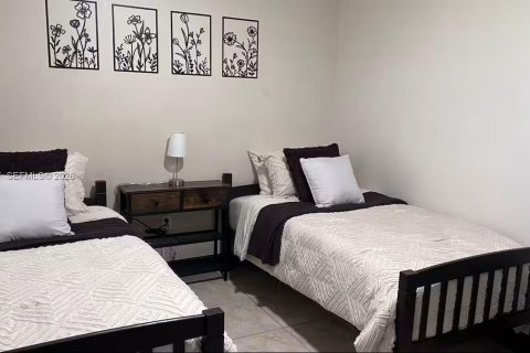 Villa ou maison à vendre à Miami, Floride: 5 chambres, 241.36 m2 № 2331862 - photo 17