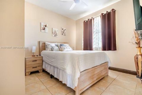 Villa ou maison à vendre à Miami, Floride: 5 chambres, 241.36 m2 № 2331862 - photo 22