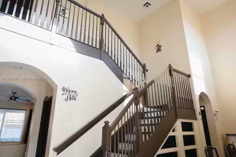 Villa ou maison à vendre à Miami, Floride: 5 chambres, 241.36 m2 № 2331862 - photo 6