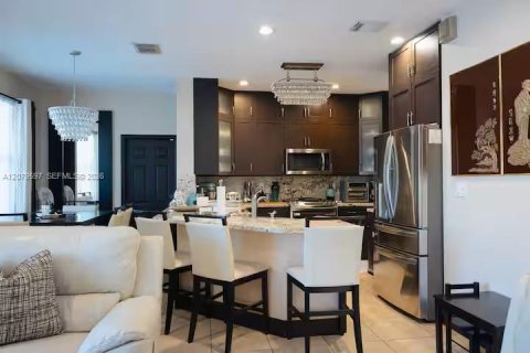Villa ou maison à vendre à Miami, Floride: 5 chambres, 241.36 m2 № 2331862 - photo 9