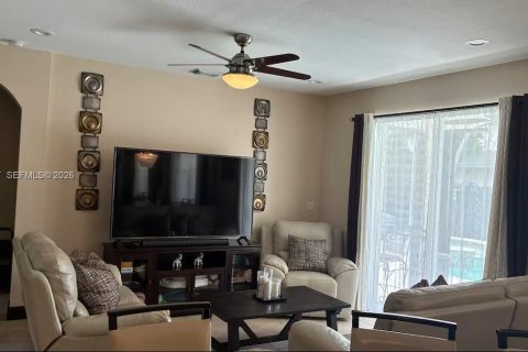 Villa ou maison à vendre à Miami, Floride: 5 chambres, 241.36 m2 № 2331862 - photo 11
