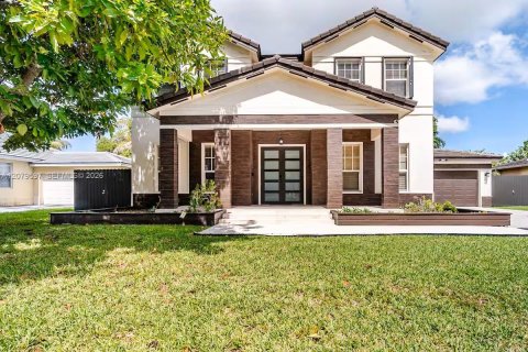 Villa ou maison à Miami, Floride 5 chambres, 241.36 m2 № 2331862