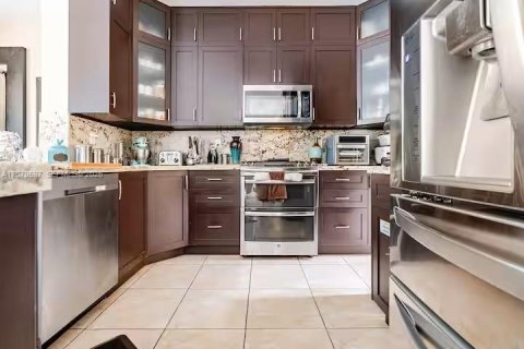 Villa ou maison à vendre à Miami, Floride: 5 chambres, 241.36 m2 № 2331862 - photo 12