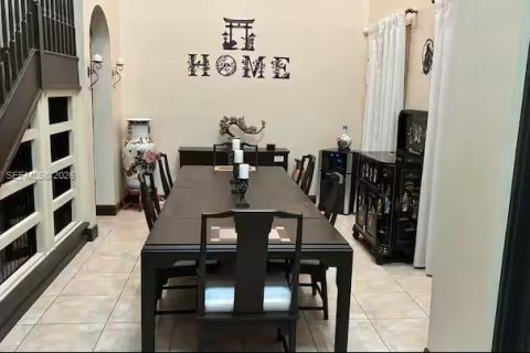 Villa ou maison à vendre à Miami, Floride: 5 chambres, 241.36 m2 № 2331862 - photo 3