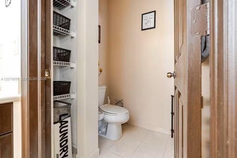 Villa ou maison à vendre à Miami, Floride: 5 chambres, 241.36 m2 № 2331862 - photo 27