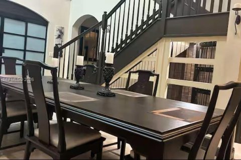 Villa ou maison à vendre à Miami, Floride: 5 chambres, 241.36 m2 № 2331862 - photo 4
