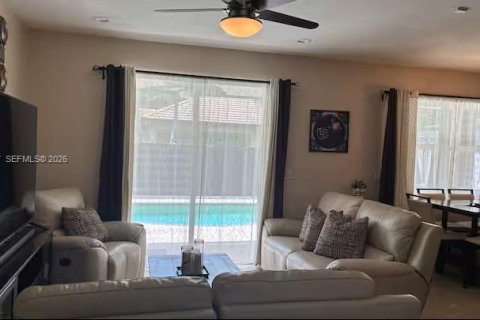 Villa ou maison à vendre à Miami, Floride: 5 chambres, 241.36 m2 № 2331862 - photo 10