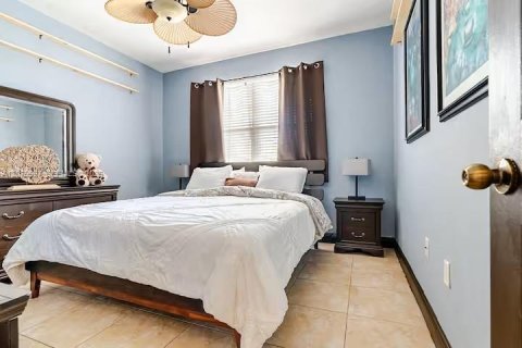Villa ou maison à vendre à Miami, Floride: 5 chambres, 241.36 m2 № 2331862 - photo 16