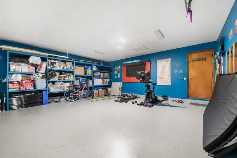 House in Miami, Florida 4 bedrooms, 241.27 sq.m. № 2059160 - photo 22