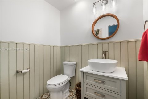 House in Miami, Florida 4 bedrooms, 241.27 sq.m. № 2059160 - photo 17