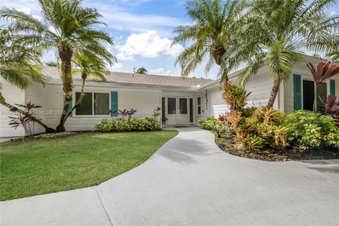 House in Miami, Florida 4 bedrooms, 241.27 sq.m. № 2059160 - photo 24