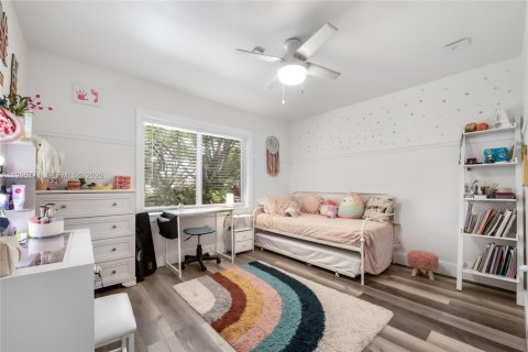 House in Miami, Florida 4 bedrooms, 241.27 sq.m. № 2059160 - photo 9