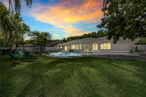 House in Miami, Florida 4 bedrooms, 241.27 sq.m. № 2059160 - photo 23