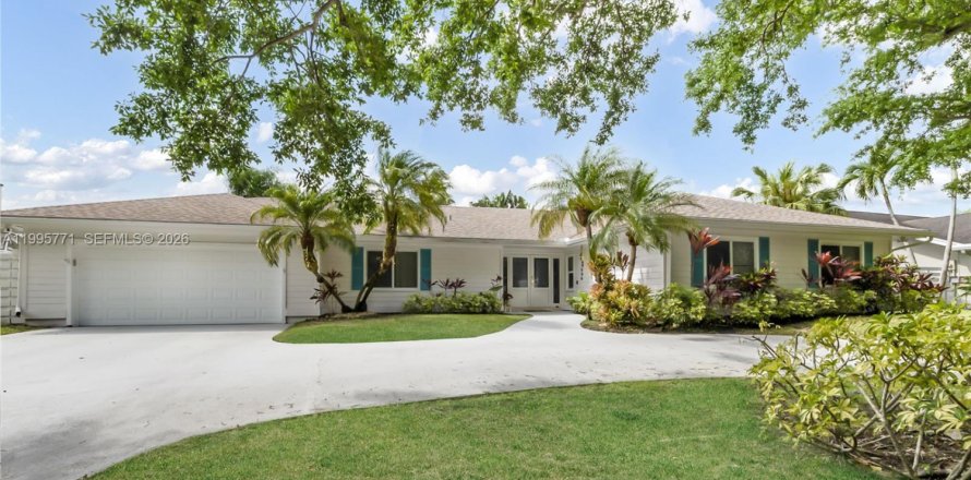 House in Miami, Florida 4 bedrooms, 241.27 sq.m. № 2059160