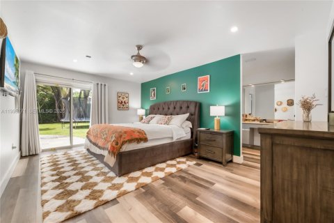House in Miami, Florida 4 bedrooms, 241.27 sq.m. № 2059160 - photo 5