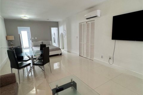 Apartment in Miami Beach, Florida 45.99 sq.m. № 2185610 - photo 2