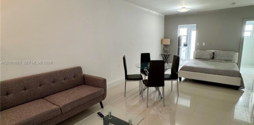 Studio in Miami Beach, Florida № 2185610