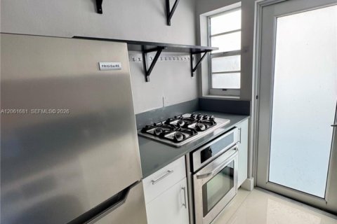Apartment in Miami Beach, Florida 45.99 sq.m. № 2185610 - photo 4
