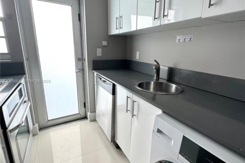 Apartment in Miami Beach, Florida 45.99 sq.m. № 2185610 - photo 3