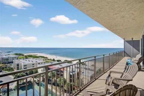 Condo in Treasure Island, Florida, 2 bedrooms № 2119164 - photo 2
