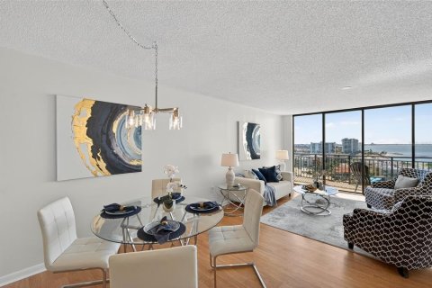 Condo in Treasure Island, Florida, 2 bedrooms № 2119164 - photo 9