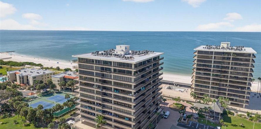 Condo in Treasure Island, Florida, 2 bedrooms № 2119164