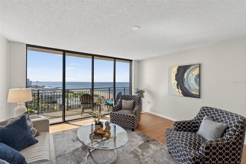 Condo in Treasure Island, Florida, 2 bedrooms № 2119164 - photo 10