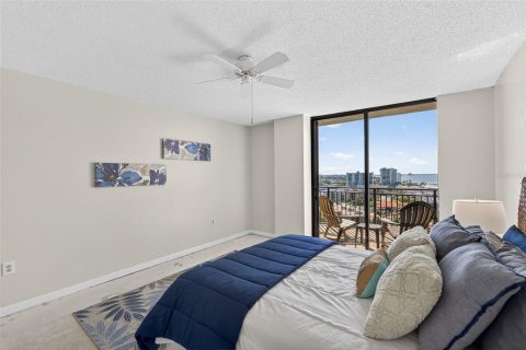 Condo in Treasure Island, Florida, 2 bedrooms № 2119164 - photo 20
