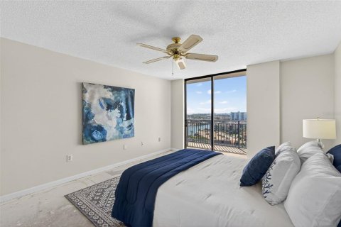 Condo in Treasure Island, Florida, 2 bedrooms № 2119164 - photo 28