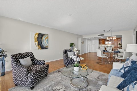 Condo in Treasure Island, Florida, 2 bedrooms № 2119164 - photo 7
