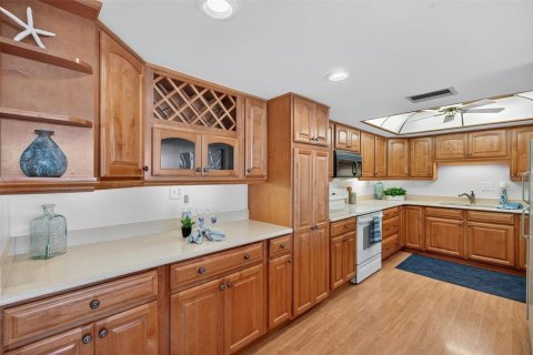 Condo in Treasure Island, Florida, 2 bedrooms № 2119164 - photo 16