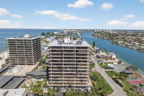Condo in Treasure Island, Florida, 2 bedrooms № 2119164 - photo 4