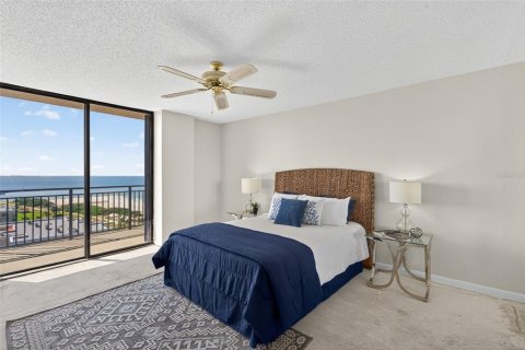 Condo in Treasure Island, Florida, 2 bedrooms № 2119164 - photo 27