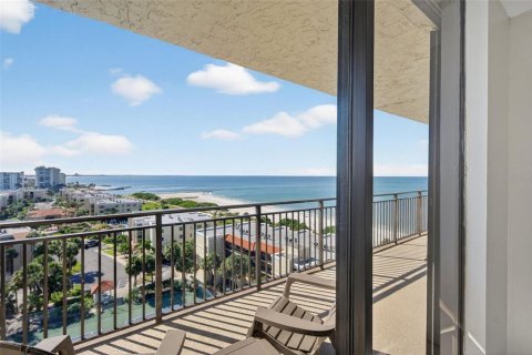 Condo in Treasure Island, Florida, 2 bedrooms № 2119164 - photo 24